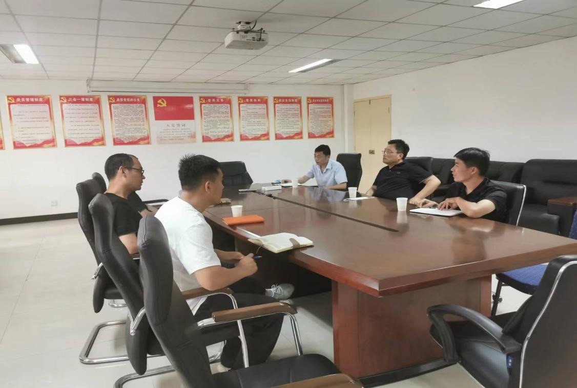网络信息技术中心主任郭朋辉及相关人员