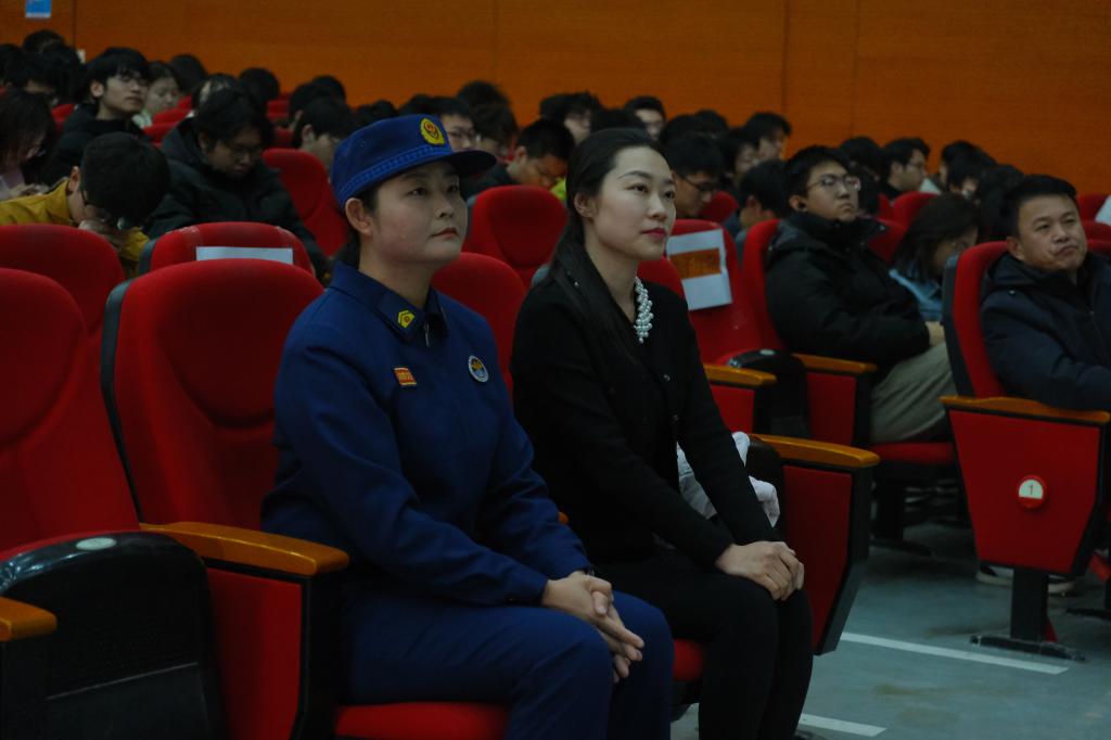 普及消防知识与应急技能