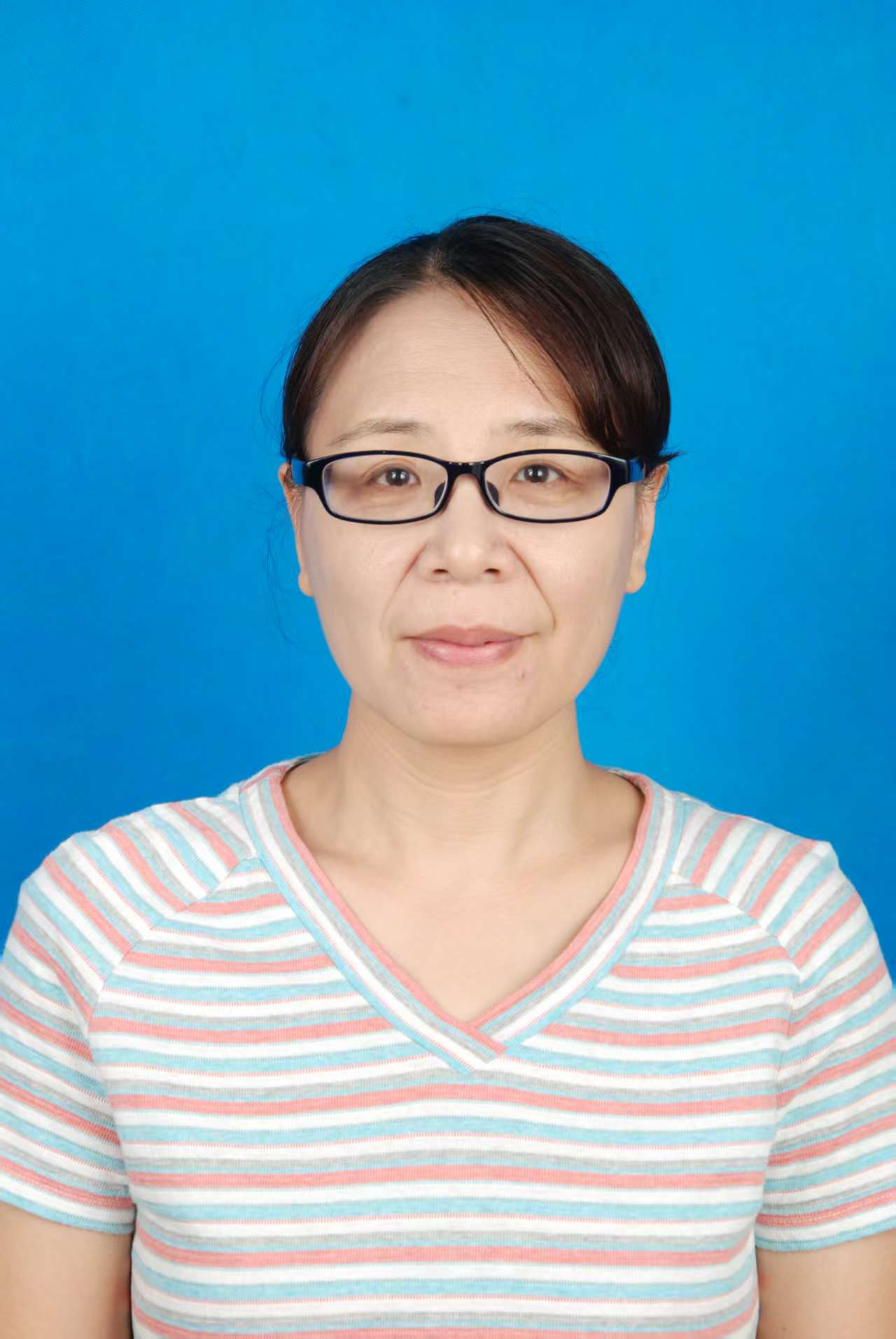 先后担任承德市电机总厂工程师