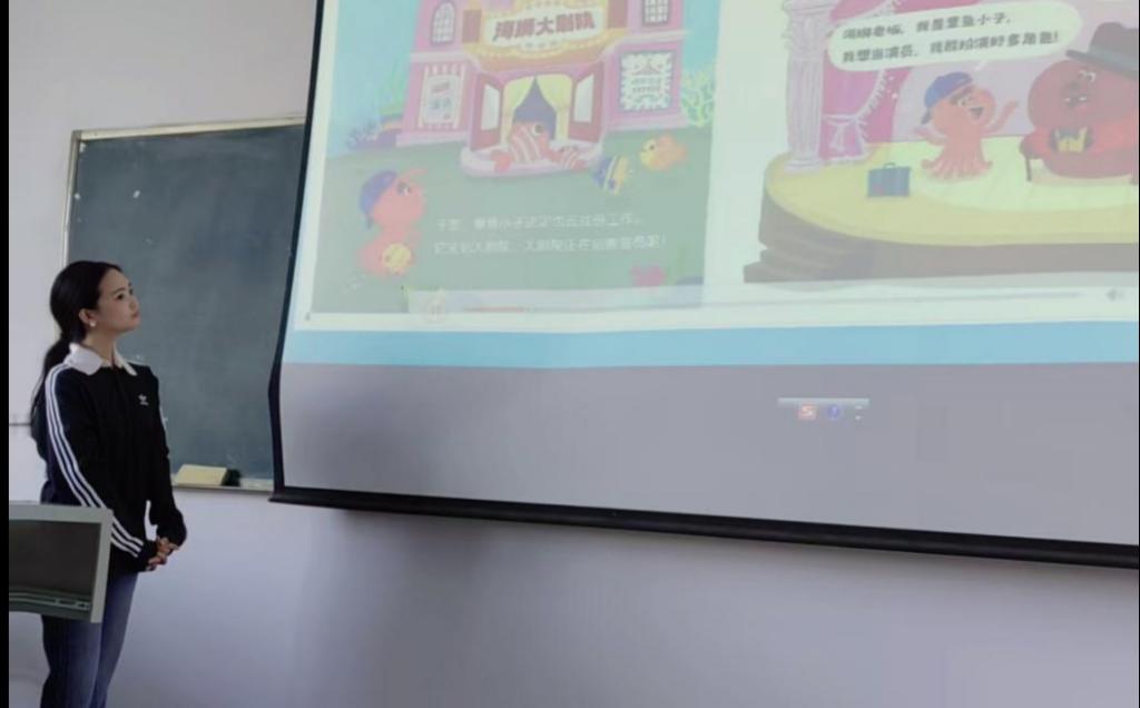 为了让孩子们在艺术创作中感受校园温暖