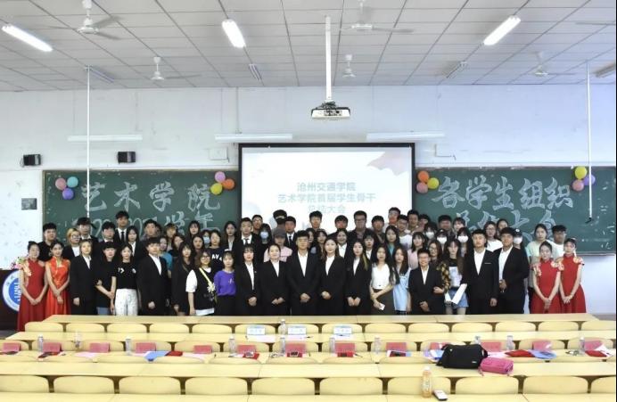 在这个充满活力的季节里